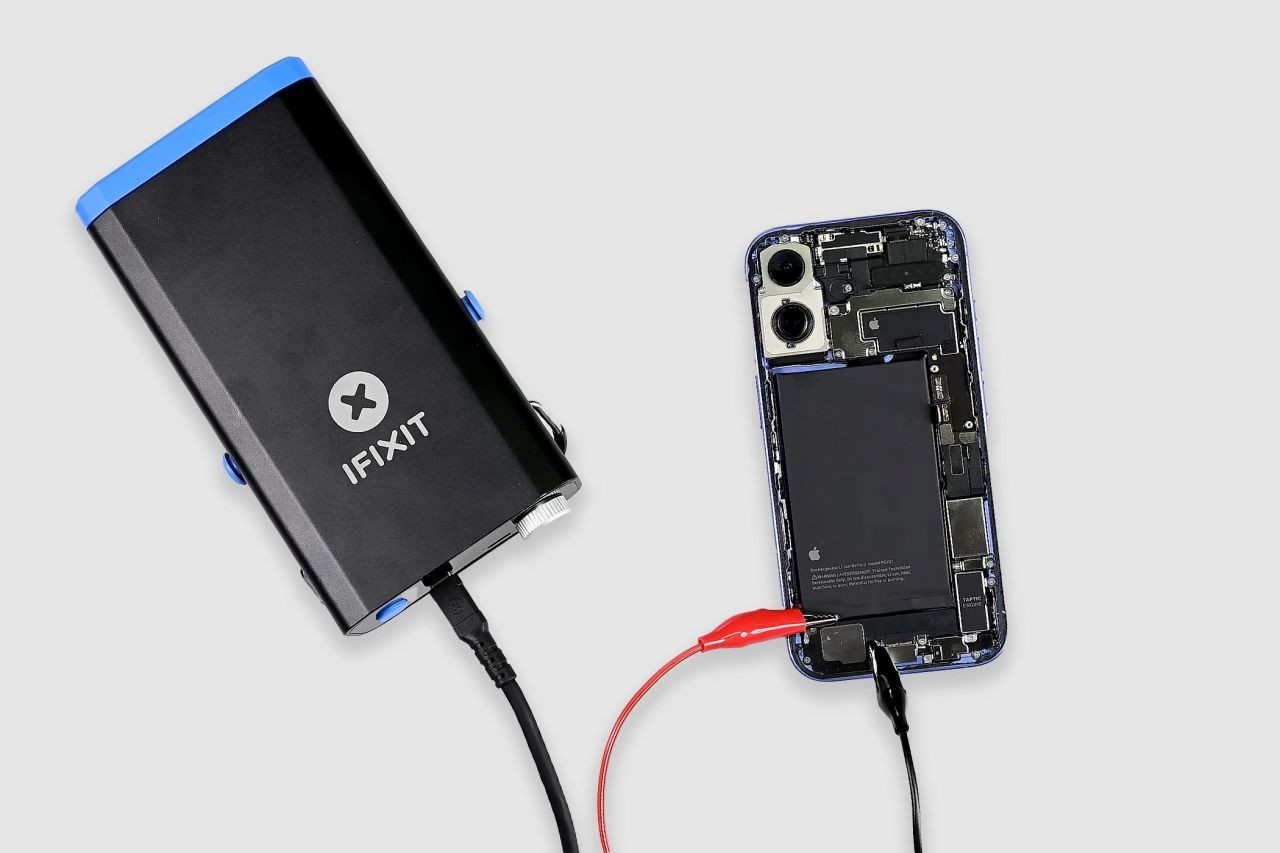 iFixit Shows Off the iPhone 16's Shocking Battery Removal Process