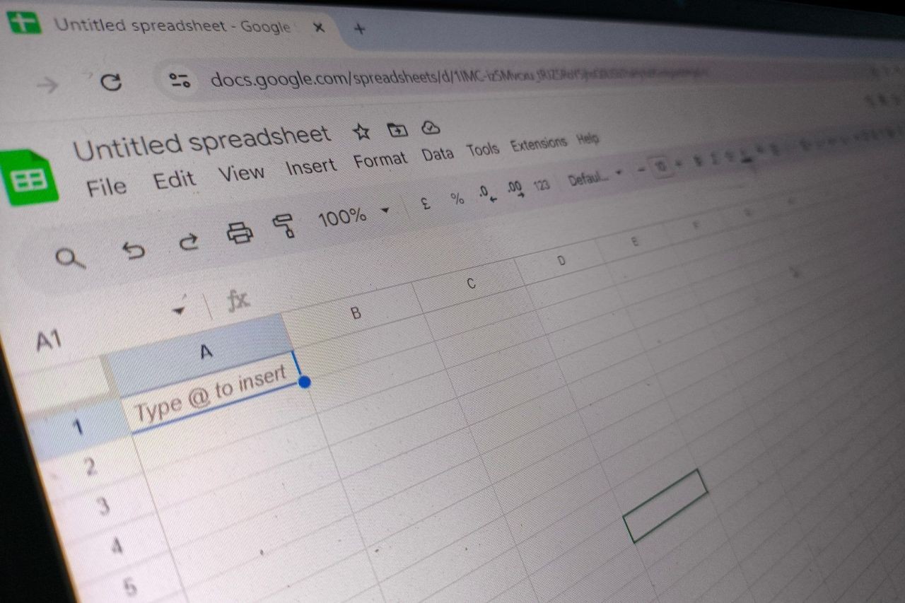 How to Insert a Date Picker in Google Sheets