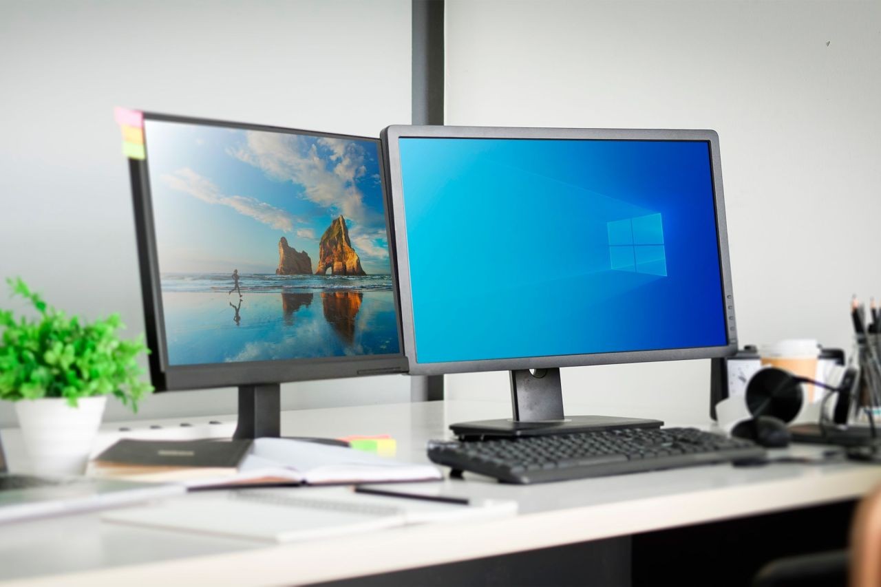 How to Set a Different Wallpaper on Each Monitor in Windows 10