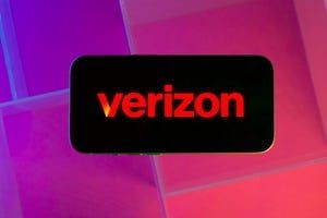 Verizon Is Having Network Issues Monday, Leaving Some Stuck in SOS Mode